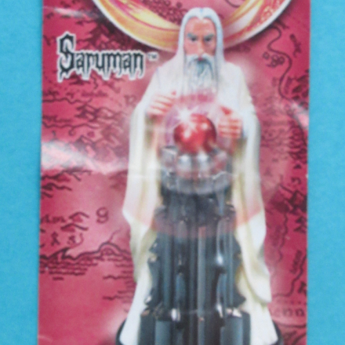 2. Saruman avec boule lumineuse.